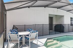 5/3 Pool Home Located in Sunset Ridge Community!