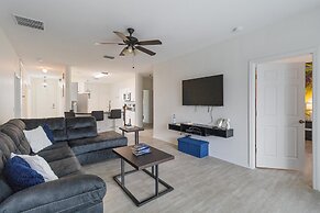 5/3 Pool Home Located in Sunset Ridge Community!