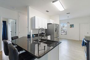 5/3 Pool Home Located in Sunset Ridge Community!