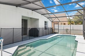 5/3 Pool Home Located in Sunset Ridge Community!