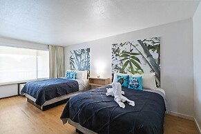 1/1 Condo-hotel With Double bed and Community Pool Miles From Disney!