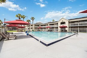 1/1 Condo-hotel With Double bed and Community Pool Miles From Disney!