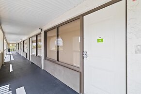 1/1 Condo-hotel With Double bed and Community Pool Miles From Disney!