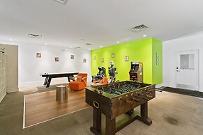 1/1 Condo-hotel With Double bed and Community Pool Miles From Disney!