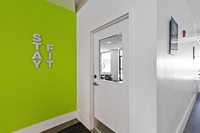 1/1 Condo-hotel With Double bed and Community Pool Miles From Disney!