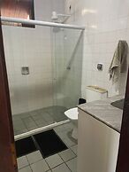 Quarto cama queen ar condicionado