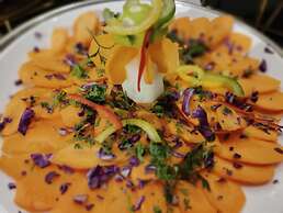 Royal Ace Luxur Hotel