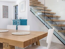 Stunning She Oak Lane 2 BR Apartment