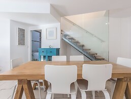 Stunning She Oak Lane 2 BR Apartment