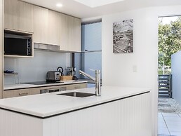 Stunning She Oak Lane 2 BR Apartment