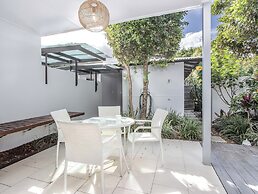 Stunning She Oak Lane 2 BR Apartment