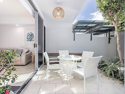 Stunning She Oak Lane 2 BR Apartment