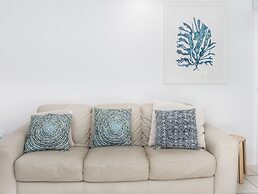 Stunning She Oak Lane 2 BR Apartment