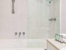 Stunning She Oak Lane 2 BR Apartment