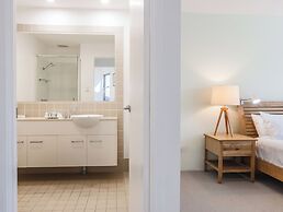 Stunning She Oak Lane 2 BR Apartment