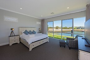 A Waterside Paradise