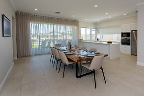 A Waterside Paradise