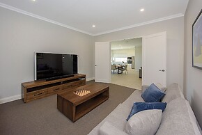 A Waterside Paradise