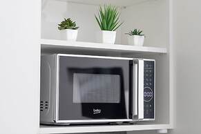Sunny Apartment With Parking by Renters
