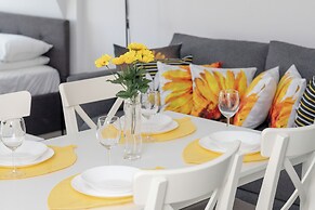 Sunny Apartment With Parking by Renters