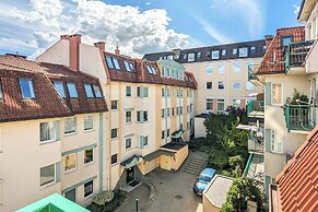 Sunny Apartment With Parking by Renters