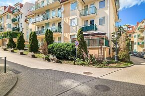 Sunny Apartment With Parking by Renters