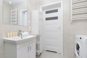 Sunny Apartment With Parking by Renters