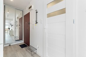 Sunny Apartment With Parking by Renters