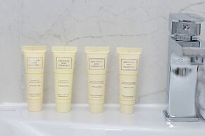 Sunny Apartment With Parking by Renters