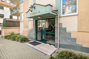 Sunny Apartment With Parking by Renters