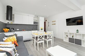 Sunny Apartment With Parking by Renters
