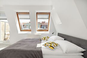 Sunny Apartment With Parking by Renters