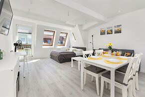 Sunny Apartment With Parking by Renters