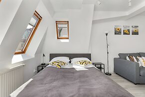 Sunny Apartment With Parking by Renters