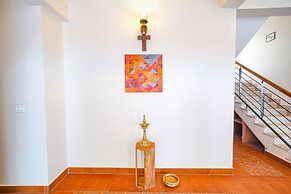 Fabhotel Bougainvillea Suites