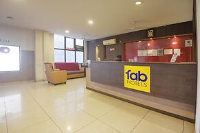 Fabhotel White Clouds