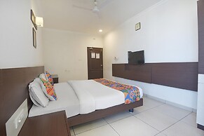 Fabhotel White Clouds