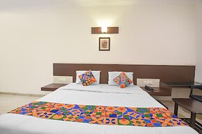 Fabhotel White Clouds