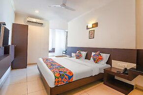 Fabhotel White Clouds