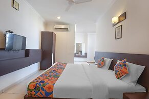 Fabhotel White Clouds