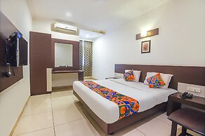 Fabhotel White Clouds