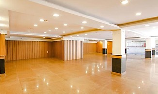 Fabhotel The Green Majestic