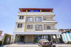 Fabhotel The Regal Inn