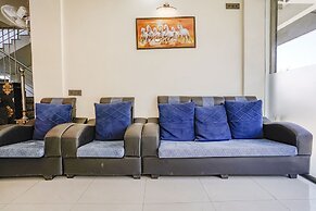 Fabhotel The Regal Inn