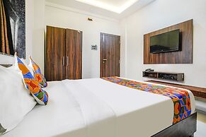 Fabhotel The Regal Inn