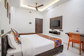 Fabhotel The Regal Inn