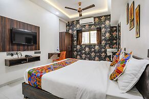 Fabhotel The Regal Inn