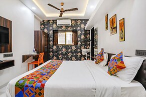 Fabhotel The Regal Inn