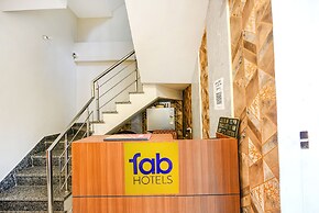 Fabhotel Globe Inn