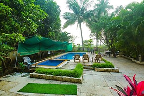 Fabhotel Edem Garden